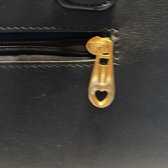 Veoelin Black Faux Leather Structured Handbag With Gold Accents & Detachable Str - Picture 5 of 9